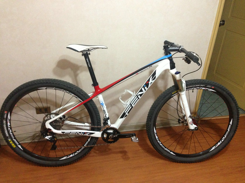 Avenger hardtail bike with 29er XC wheelset MC923