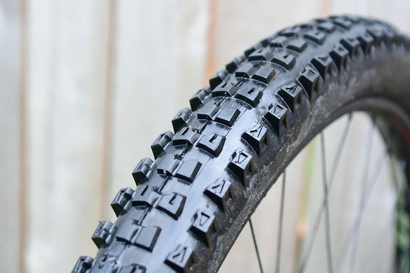 mtb tire tread pattern