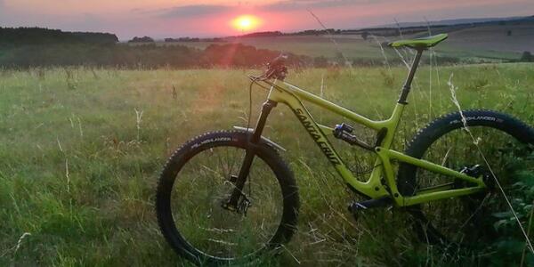 29 inch enduro 38mm wide mtb rim mount with Santa Cruz bike